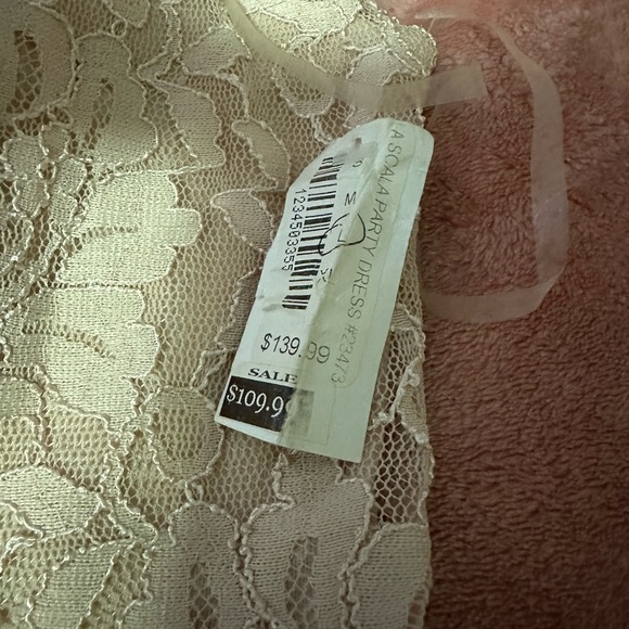 Dress - Picture 4 of 4